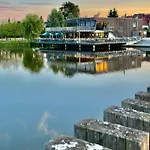 Stadthotel Und Restaurant Am מלון טירשנרויט